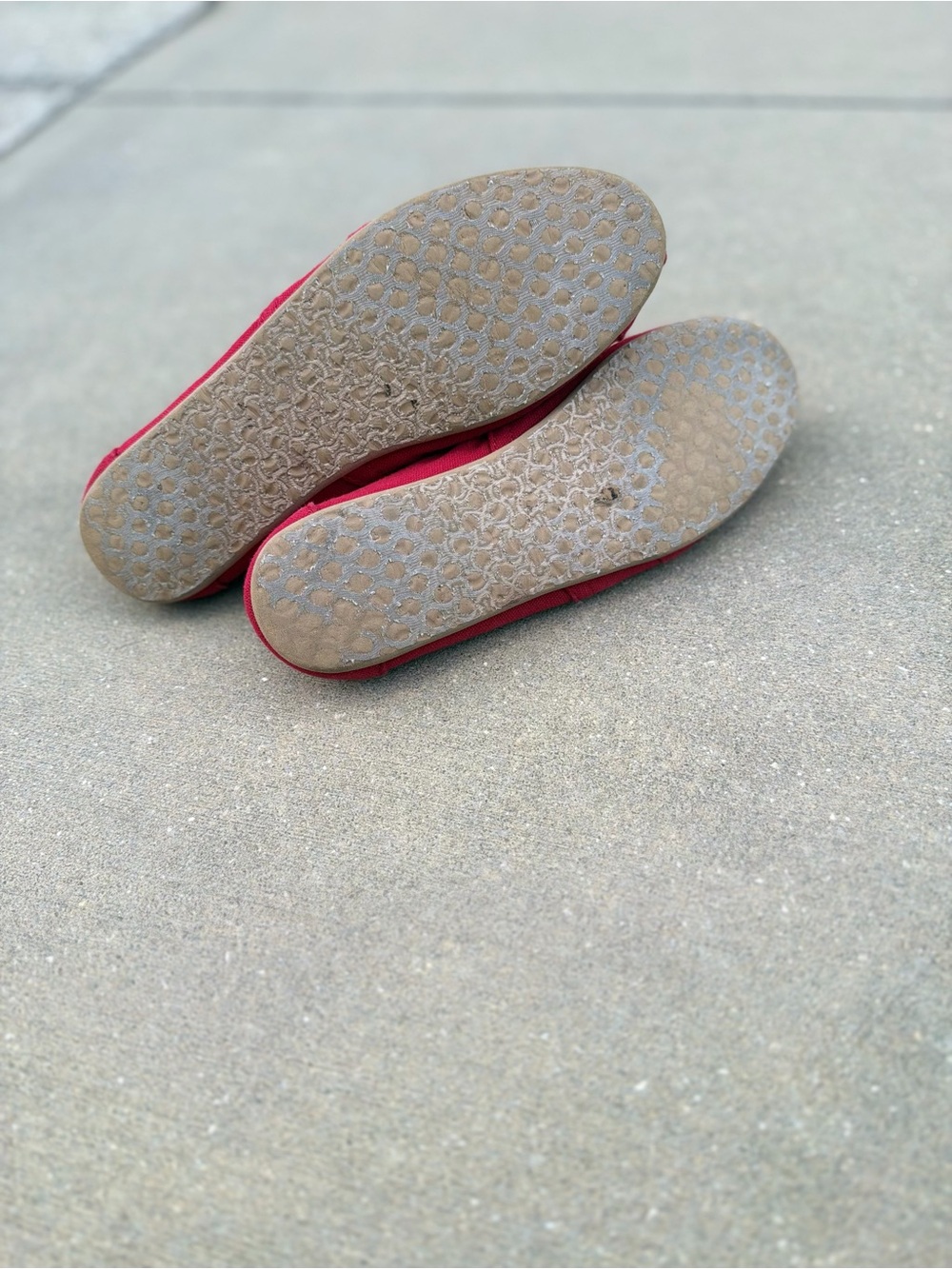 Toms Red Canvas Slip On Shoes W8 EUC Y2K Retro Comfort Lightweight Statement - Picture 7 of 7